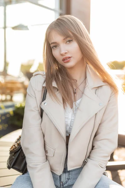 Fashion Female Portrait Trendy Beautiful Woman Cute Face Stylish Streetwear — Zdjęcie stockowe