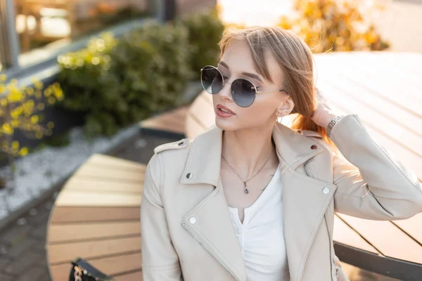 Fashion Street Portrait Beauty Hipster Woman Fashionable Cool Sunglasses Leather — Zdjęcie stockowe