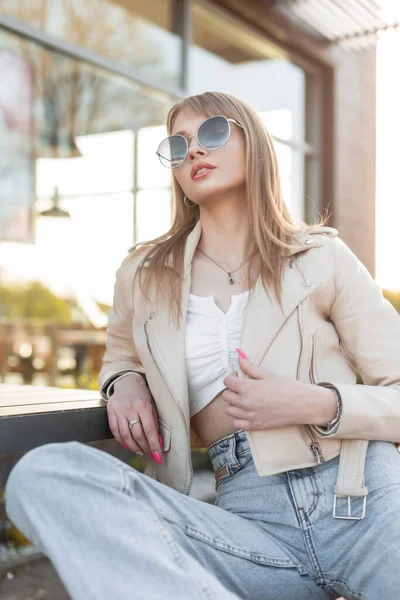 Fashionable Beautiful Girl Model Hipster Stylish Sunglasses Fashionable Casual Clothes — 스톡 사진