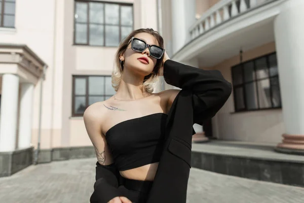 Trendy Cool Vogue Elegant Woman Stylish Modern Sunglasses Black Top — Zdjęcie stockowe