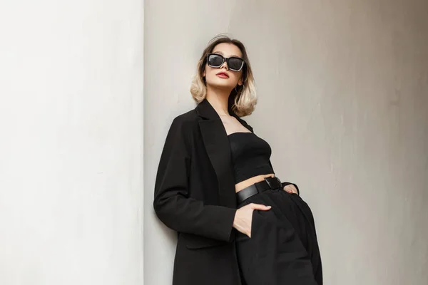 Beautiful Young Fashionable Businesswoman Fashionable Sunglasses Wearing Fashionable Black Elegant — Zdjęcie stockowe