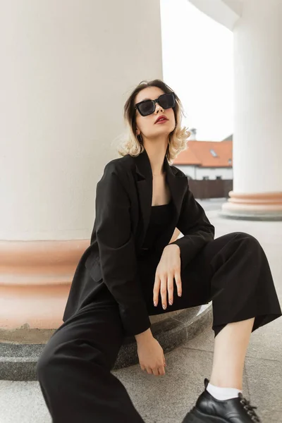 Fashionable Young Business Stylish Beautiful Woman Model Black Fashion Sunglasses — Stockfoto