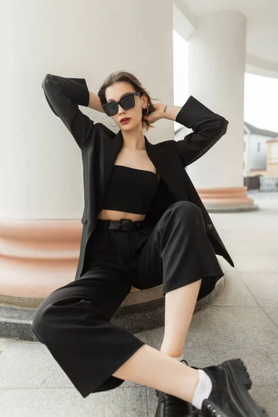 Fashionable Young Pretty Business Woman Model Trendy Modern Sunglasses Black — Fotografia de Stock