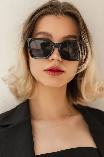 Urban Female Summer Portrait Beautiful Young Woman Black Fashion Sunglasses — 스톡 사진