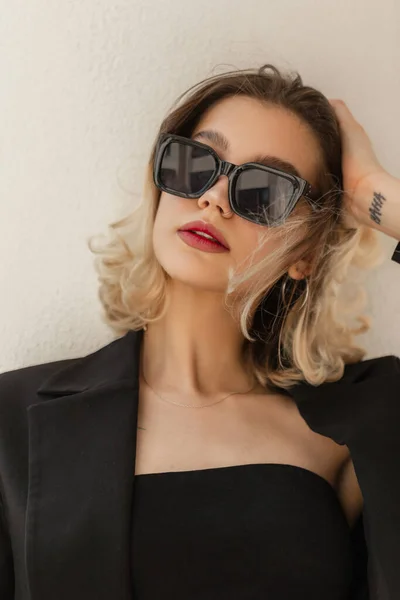 Beautiful Young Elegant Stylish Woman Model Hipster Fashionable Black Sunglasses — Zdjęcie stockowe