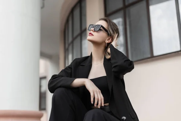 Stylish Beautiful Young Woman Model Black Sunglasses Fashion Black Business — Zdjęcie stockowe