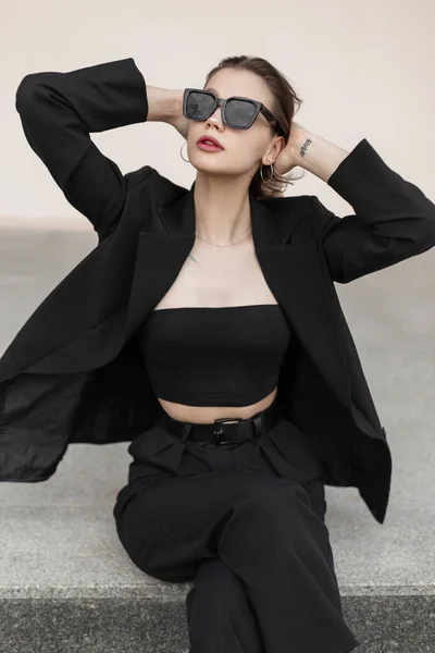 Fashionable Beautiful Stylish Elegant Girl Stylish Black Business Clothes Jacket — Zdjęcie stockowe