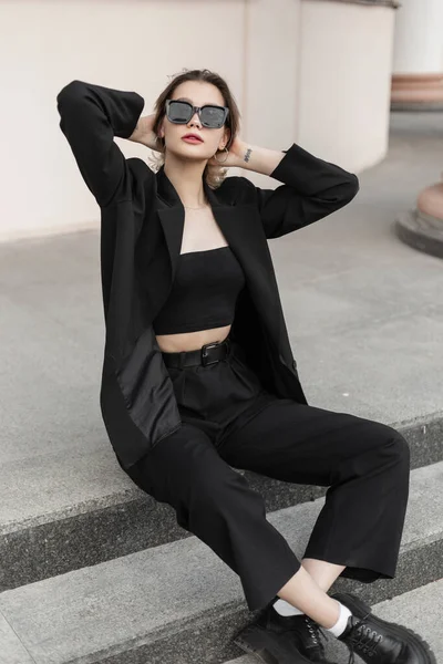 Trendy Fashionable Young Beautiful Woman Model Modern Sunglasses Elegant Business — Zdjęcie stockowe