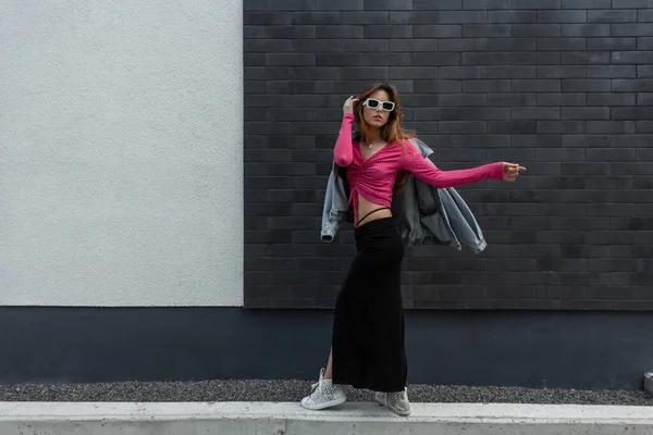 Mujer Hipster Pelirroja Hermosa Moda Con Gafas Sol Frescas Con — Foto de Stock