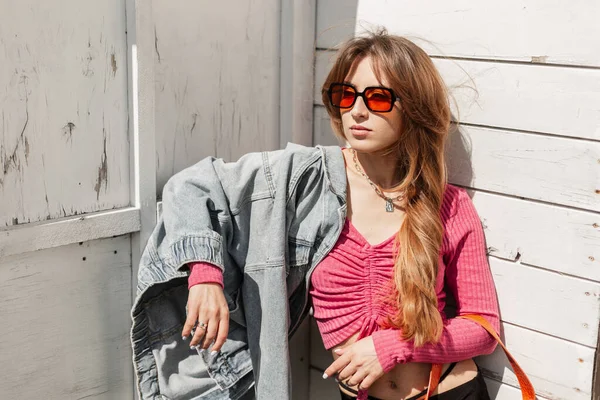 Mujer Modelo Hermosa Moda Con Gafas Sol Naranjas Frescas Moda —  Fotos de Stock