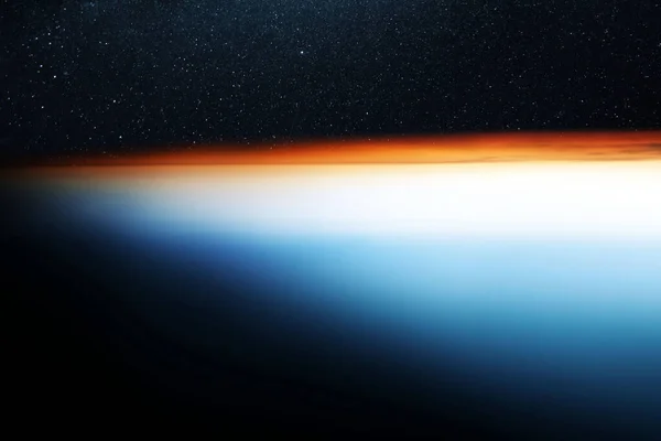美しい青い惑星地球上の夕日 宇宙からの眺め 宇宙の闇に沈む美しい青い惑星 — ストック写真