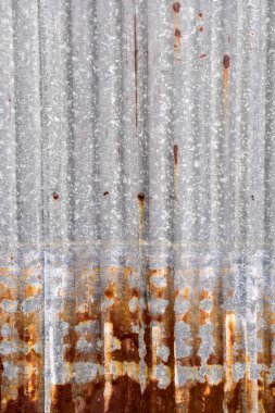 Paslanmış galvanize demir plaka.