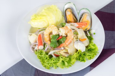 Deniz ürünleri salatası, Tay çağrı 