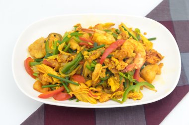 Sarı Köri soslu deniz mahsulleri