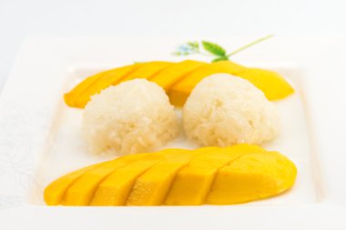 yapışkan pirinç Hindistan cevizi sütü taze mango ile