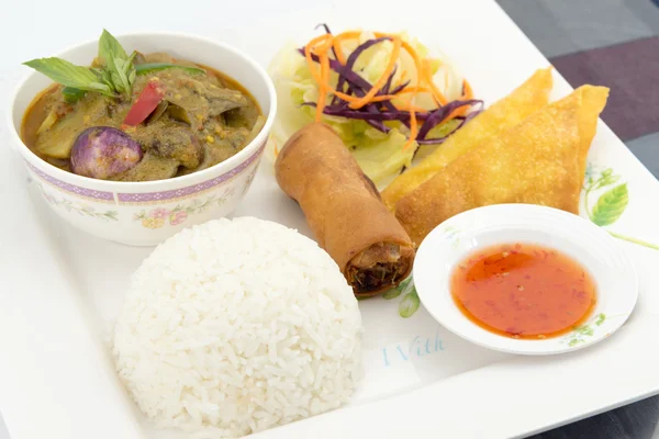 Curry verde com arroz a vapor — Fotografia de Stock