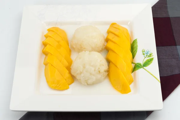 Süße klebrige Reiskokosmilch mit frischer Mango — Stockfoto