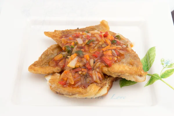 Filete de pescado con salsa picante de tres sabores —  Fotos de Stock