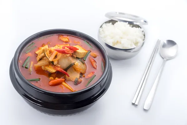 Kimchi rebus, kimchi chigae, korea masakan, kimchi sup dengan ste — Stok Foto