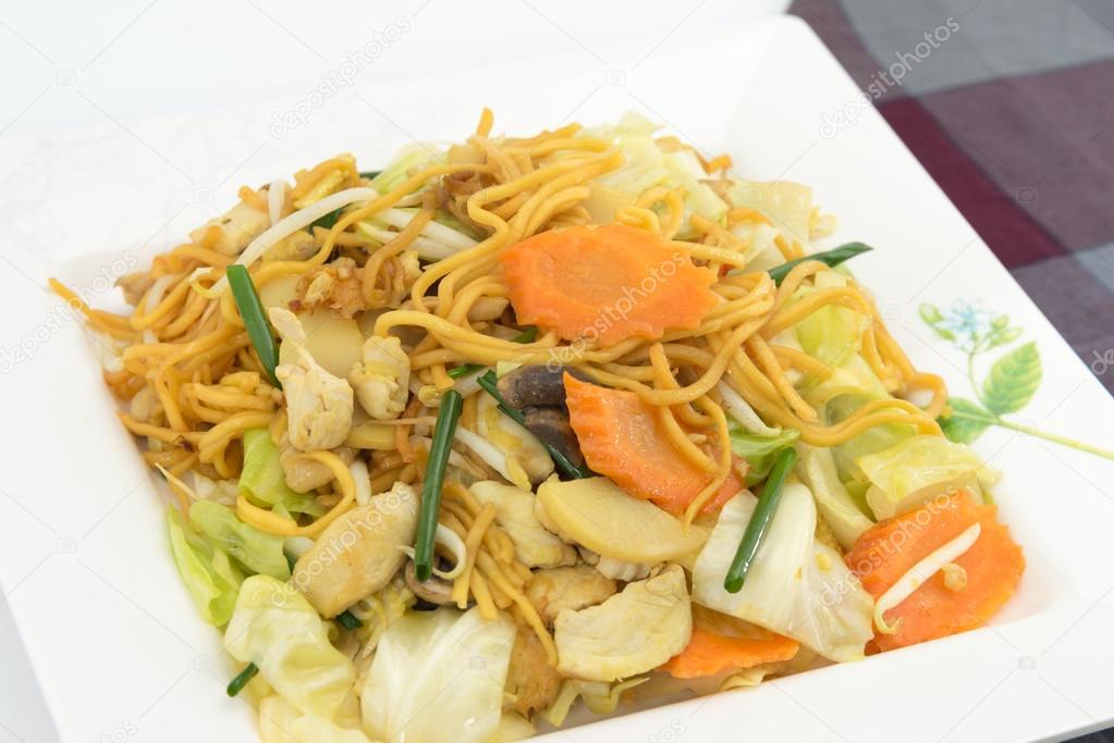 Pan Fried Yellow Chinese noodle call 