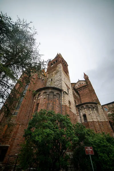 Verona İtalya 'daki Chiesa di San Fermo manzarası