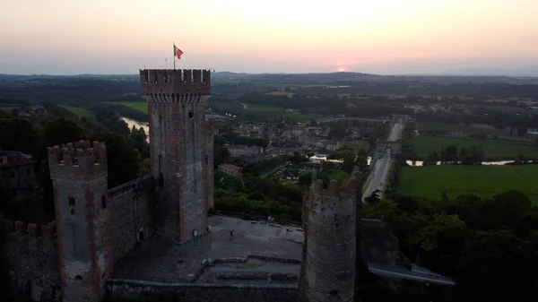 İtalya 'da Verona yakınlarındaki Borghetto Sul Mincio şehrinde.