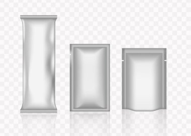 Sahte atıştırmalıklar, yiyecekler, cipsler, şeker ve baharatlar için şeffaf ambalaj. Beyaz bir arkaplanda izole edilmiş.