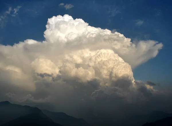 Nube Spessa Accumulata Nel Cielo Modello Diverso Nel Cielo Sembra — Foto Stock