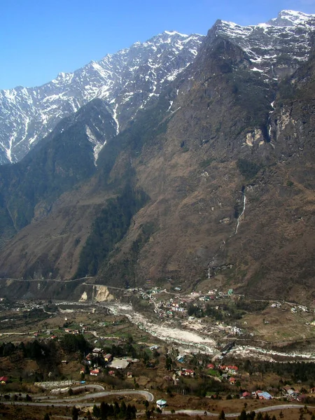 Panoramic View Lachung Town Backdrop Snowcapped Craggy Mountains Situated 000 — Stock Photo, Image