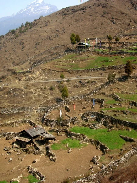 Ein Panoramablick Auf Ein Abgelegenes Dorf Schlampigem Gelände Mit Angebautem — Stockfoto