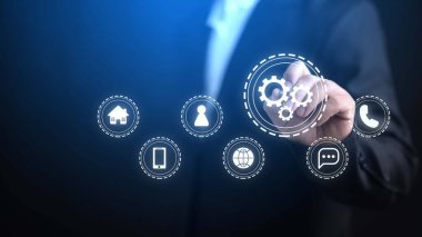 Uyum kuralları işletmeleri düzenler. Yönetmelikler, yasalar, standartlar, gereksinimler, sanal ekranda denetim diyagramı.