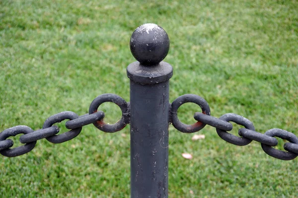 Close View Metal Post Heavy Iron Chains — Stock Photo, Image