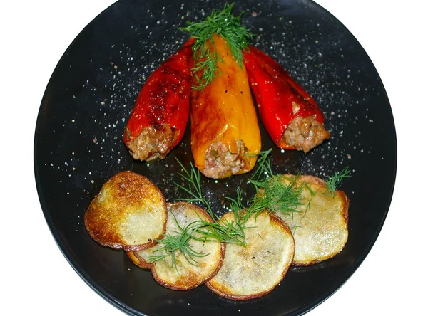 Grilled Small Sweet Peppers Stuffed Ground Beef Crisp Fried Potato — Fotografia de Stock