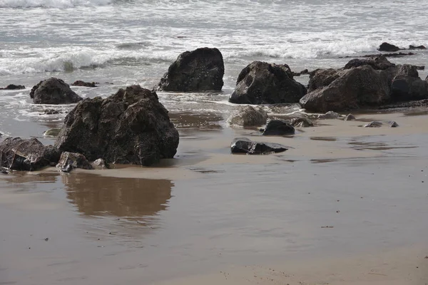 Egy Apály Felfedi Víz Alatti Sziklákat Kaliforniai Csendes Óceán Partján — Stock Fotó