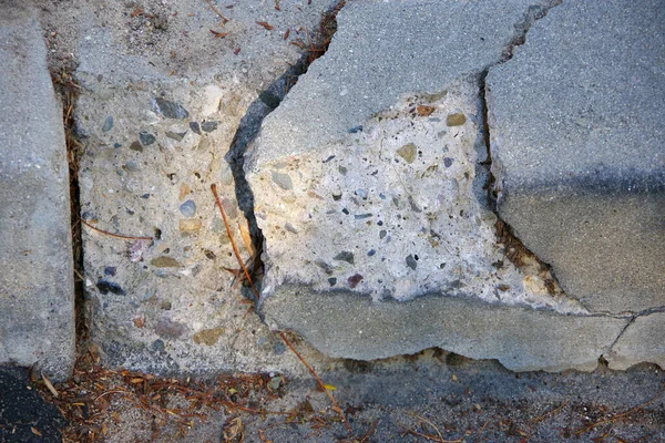 Vue Rapprochée Plein Cadre Segment Béton Brisé Endommagé Une Rue — Photo