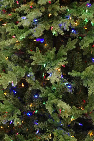 Vue Coupe Rapprochée Sapin Noël Artificiel Décoré Petites Lumières Colorées — Photo