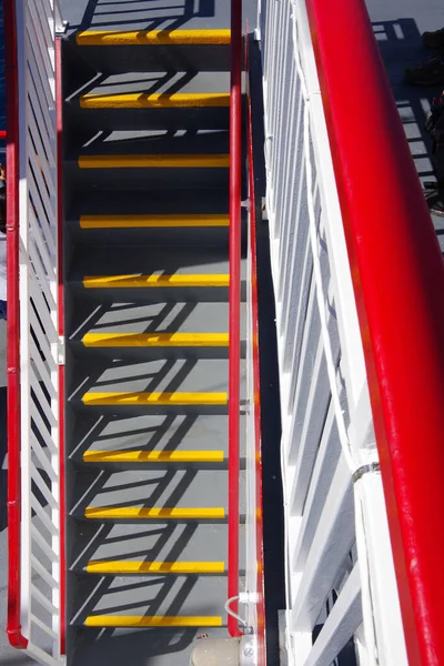 Escaliers Avec Balustrades Peintes Rouge Blanc Sur Ferry — Photo