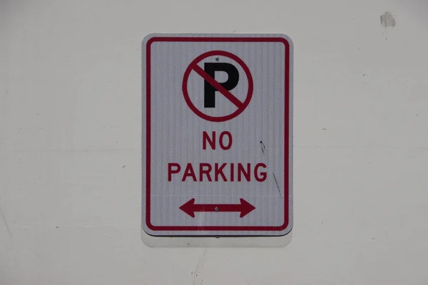 Знак Parking Стене Здания — стоковое фото