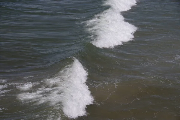 Ocean Surf Hullámok Közel Strandhoz Nagy Szögből Nézve — Stock Fotó