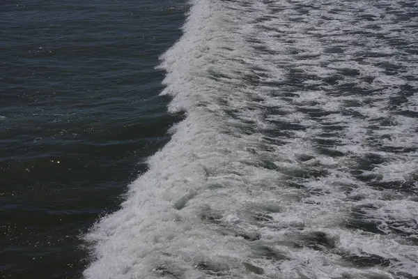 Élénk Mozgó Óceáni Víz Közel Strandhoz — Stock Fotó