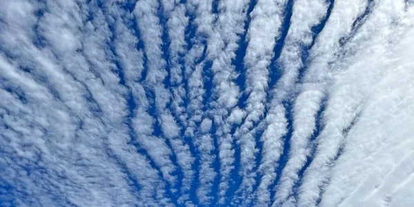 Панорамный Рисунок Белых Облаков Голубом Небе — стоковое фото
