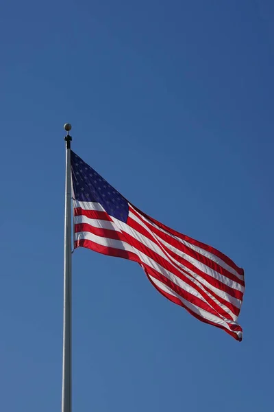 United States Flag Waving High Blue Sky — Fotografia de Stock