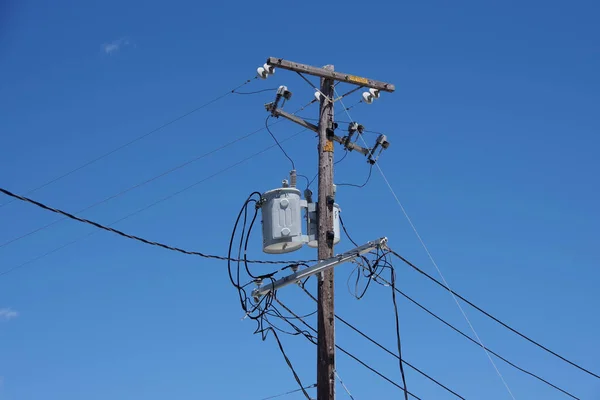 Electricity Distribution Pylon Power Lines Blue Sky — Stockfoto