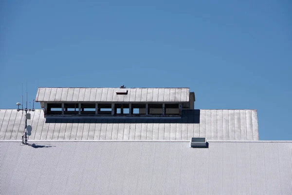 Modern Rural Warehouse Roof Communication Antennas Blue Sky — ストック写真