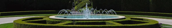 Panoramic View Formal Garden Park Fountain Center 免版税图库图片