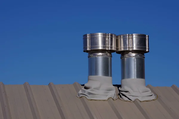 Industrial Air Duct Vents Warehouse Rooftop Blue Sky — Stockfoto