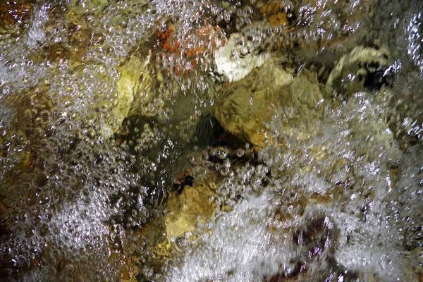 Wild Clear Clean Creek Water Flowing Bubbling Rocks —  Fotos de Stock