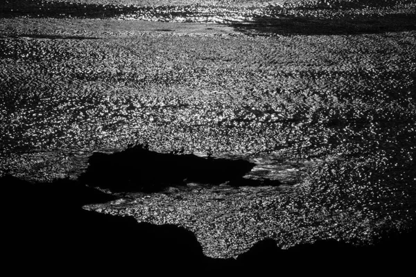 Luar Refletindo Sobre Tranquilidade Água Oceano Pacífico Noite — Fotografia de Stock