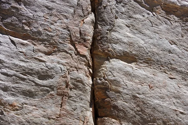 Detailní Pohled Rozštěpený Skalní Útes Pouštních Horách — Stock fotografie