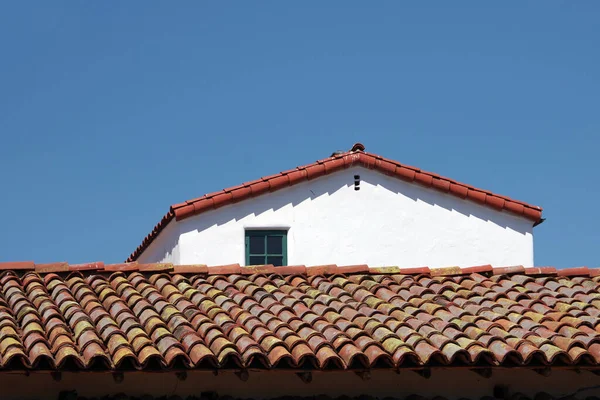 Vista Parcial Edifício Histórico Mexicano Com Telhado Azulejos — Fotografia de Stock